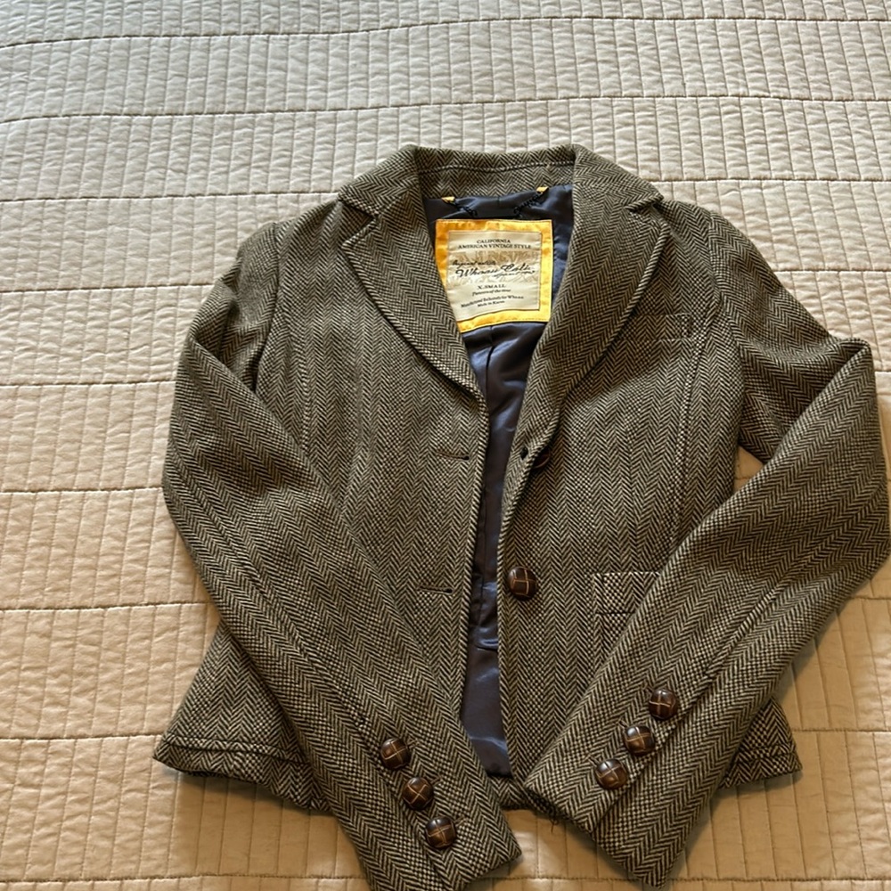 Who.a.u women’s size extra small blazer or pea costume.